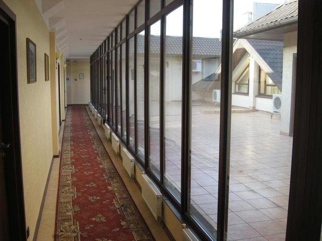 Shato Paradis Hotel Irpin Extérieur photo
