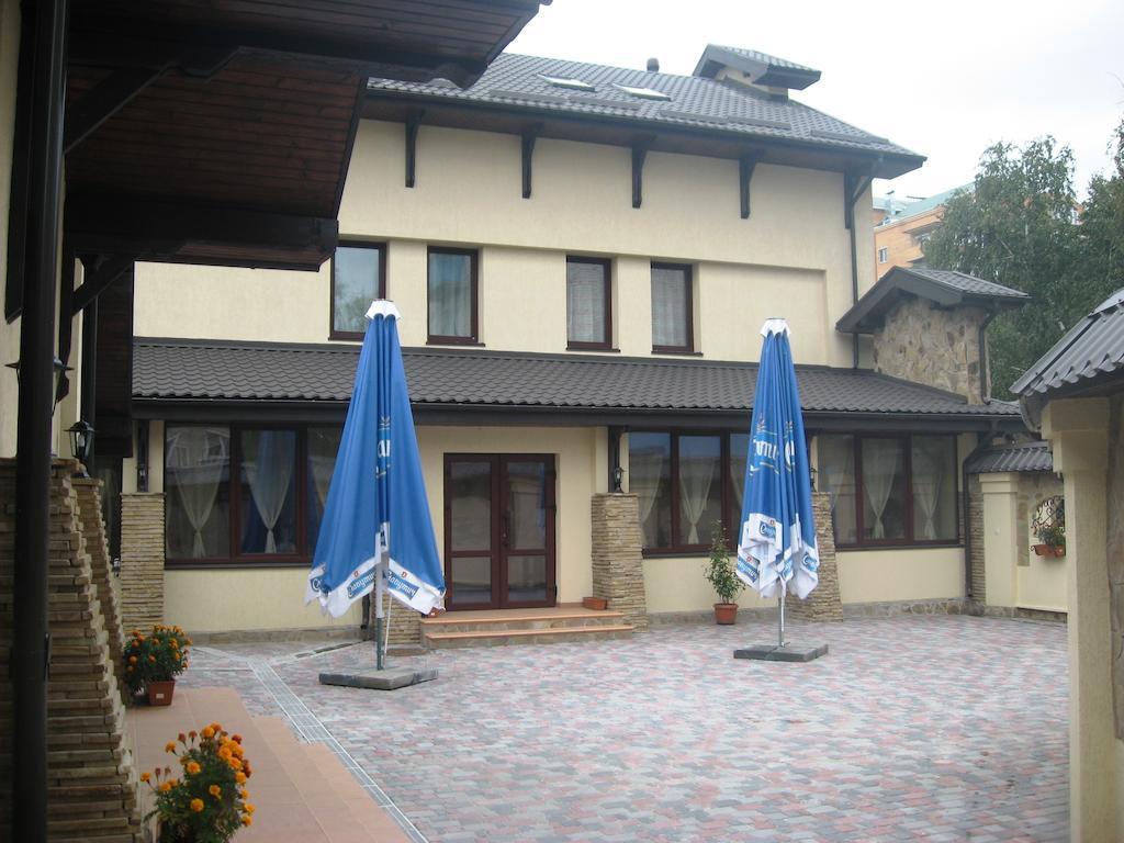 Shato Paradis Hotel Irpin Extérieur photo