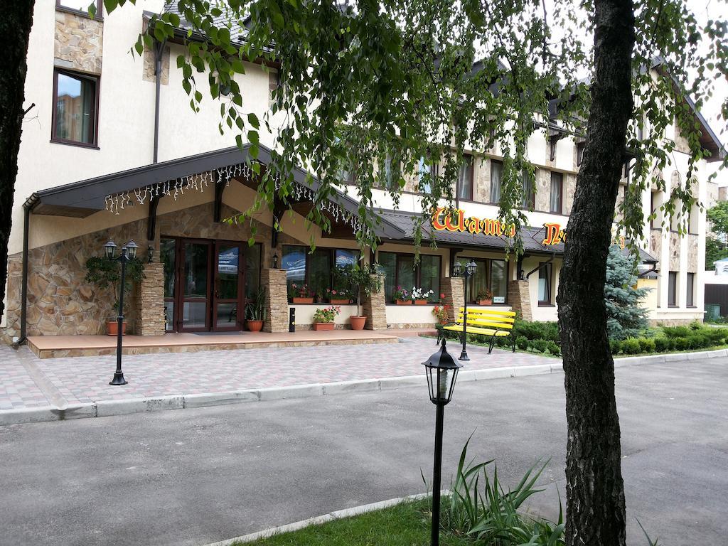 Shato Paradis Hotel Irpin Extérieur photo